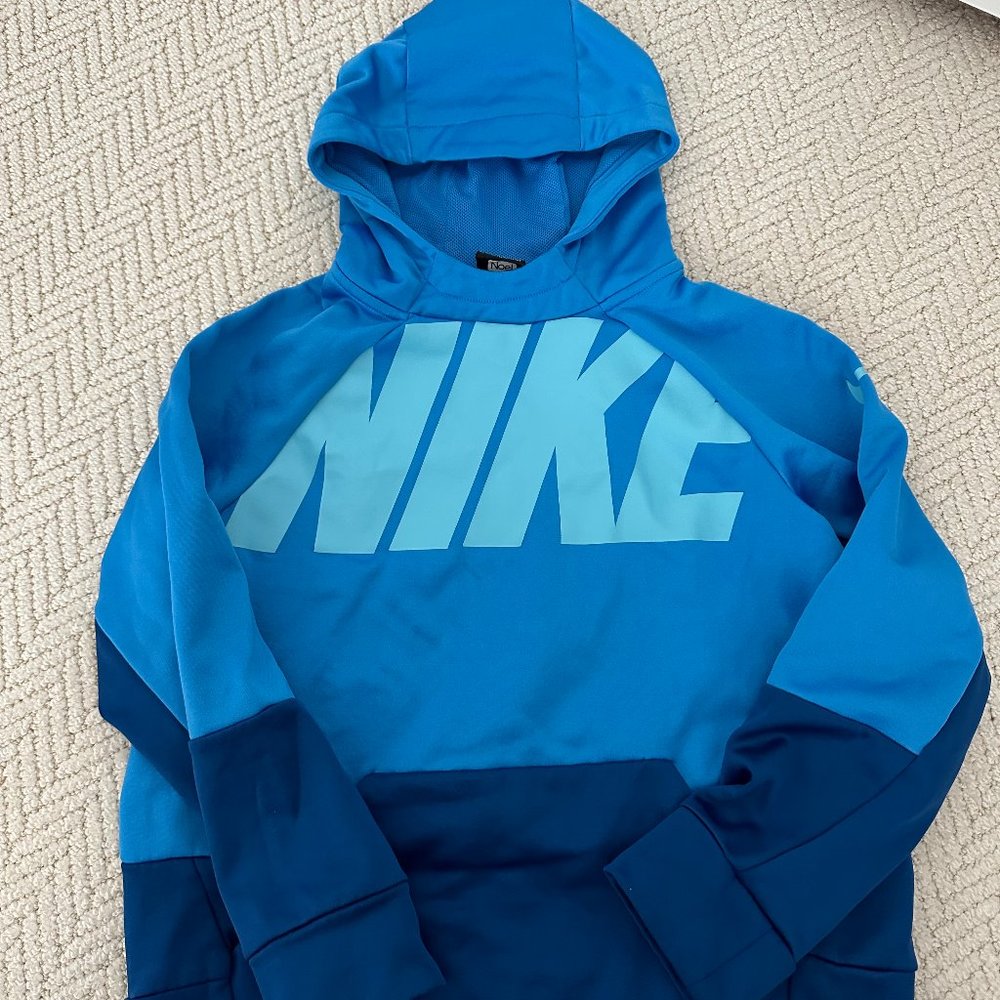 Boys Therma-FIT Swoosh Pullover Hoodie Size Large